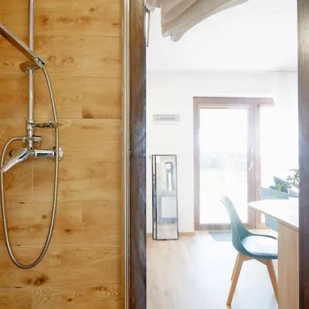 Spacious With A Terrace, Casa de Férias Mielenko