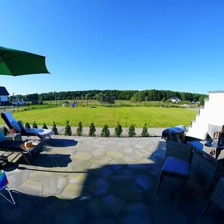 Spacious With A Terrace, Casa de Férias