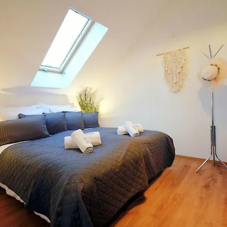 Spacious With A Terrace, Casa de Férias