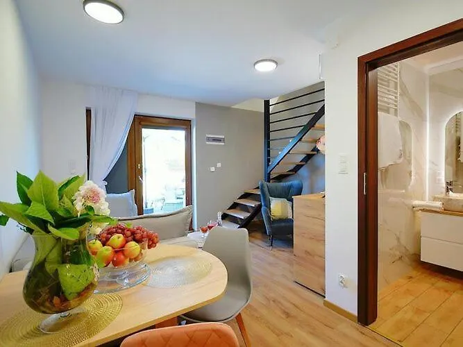 Spacious With A Terrace, Hébergement de vacances Mielenko