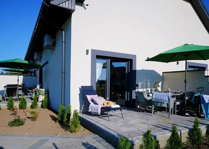 Spacious With A Terrace, Hébergement de vacances *