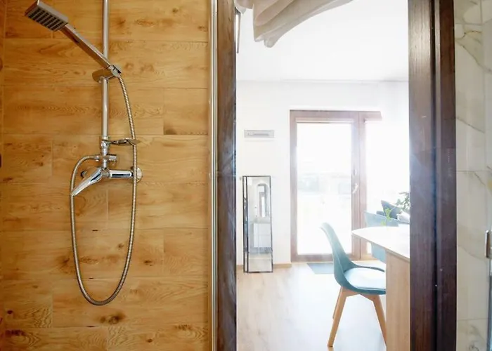 Spacious With A Terrace, Hébergement de vacances Mielenko