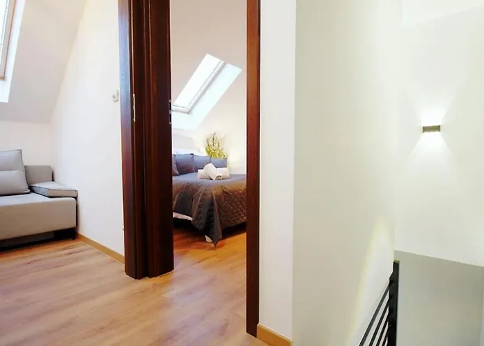 Spacious With A Terrace, Hébergement de vacances *